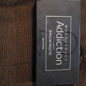 Younique eyeshadow pallet 2